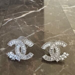 Elegant Silver and Pearl Earrings